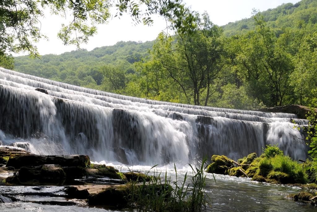 Monsal_Dale_2.jpg - Vandfald i Monsal Dale, Derbyshire