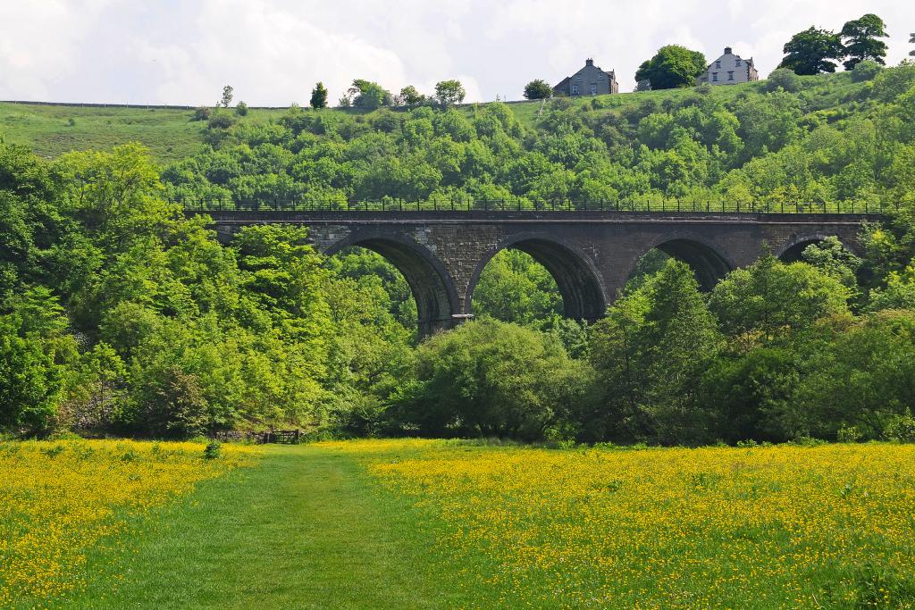 Monsal_Dale_3.jpg - Gammel jernbanebro i Monsal Dale i Derbyshire