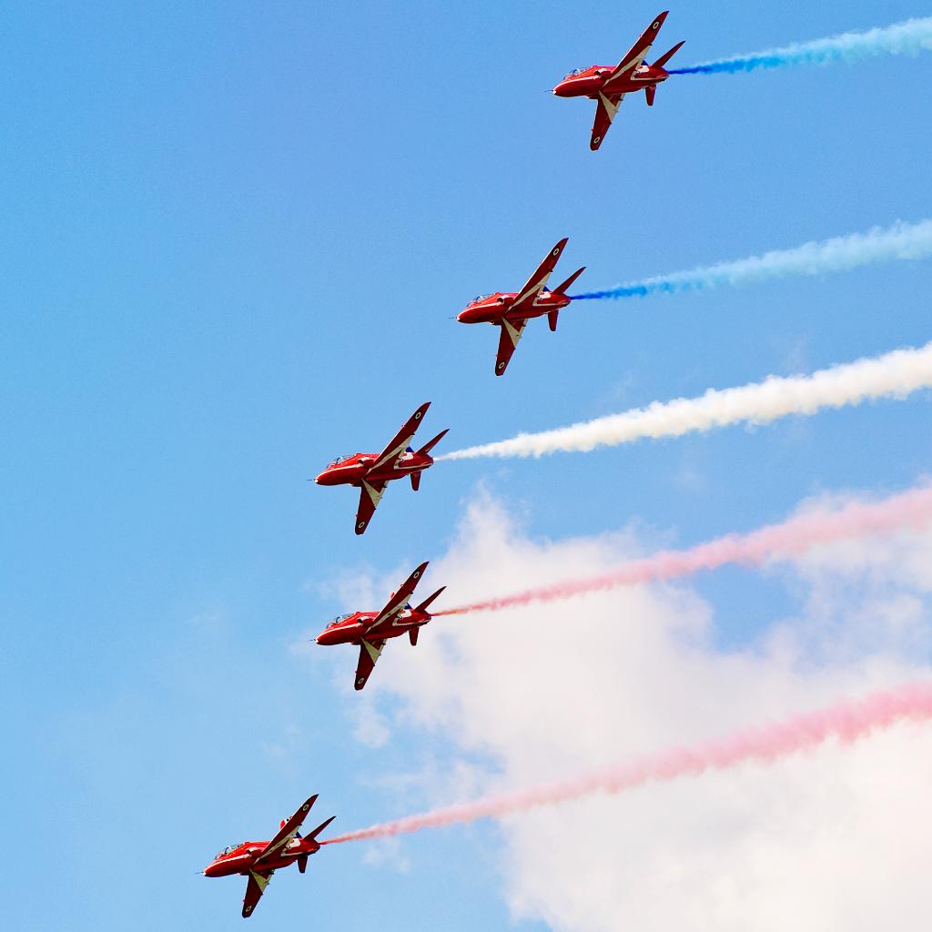 Red_Arrows_Roskilde_Airshow_1v2.jpg