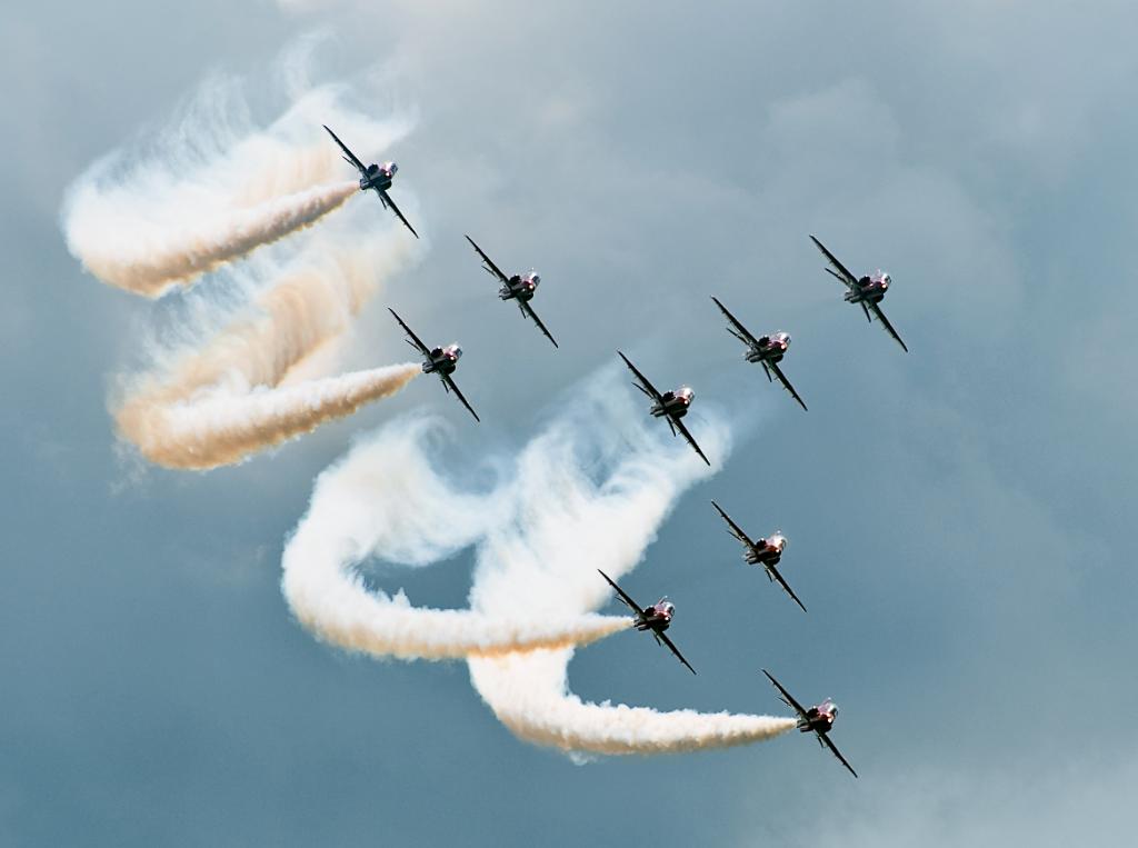 Red_Arrows_Roskilde_Airshow_2v2.jpg