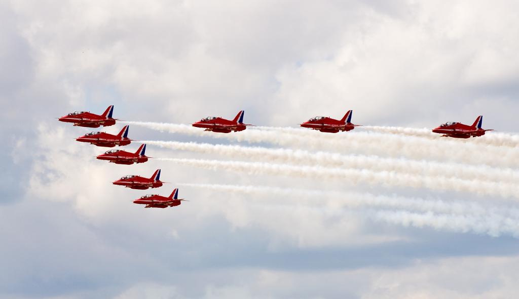 Red_Arrows_Roskilde_Airshow_5.jpg